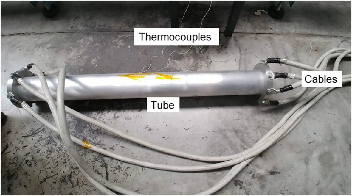 Tubo ibrido strumentato con termocoppie e cavi di potenza per la cura elettrica